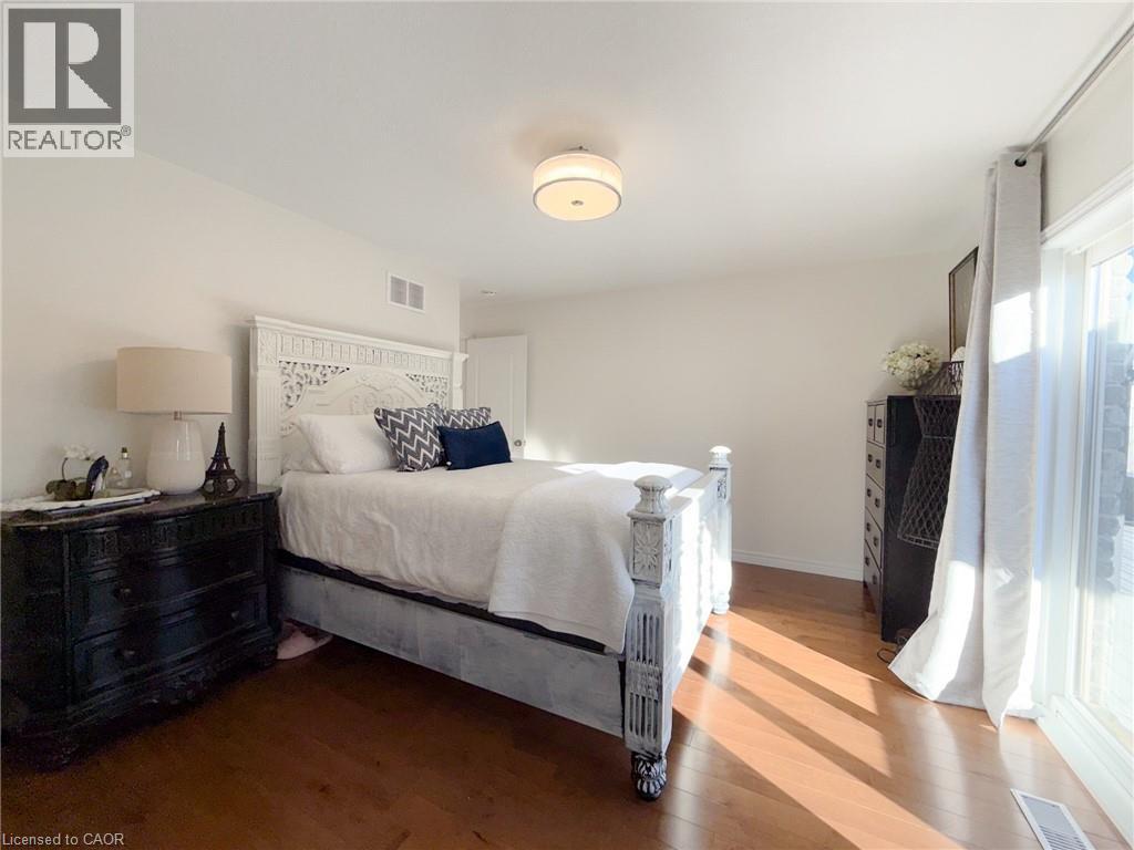5-bedroom home for sale at 2 KIM Lane, Waterford ON · photo 25 of 44