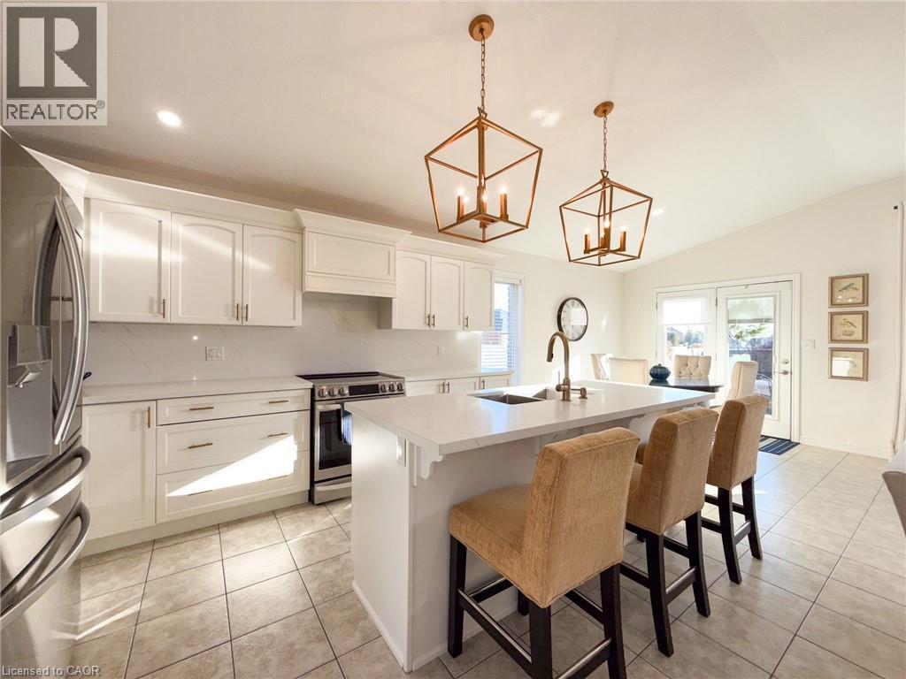5-bedroom home for sale at 2 KIM Lane, Waterford ON · photo 10 of 44