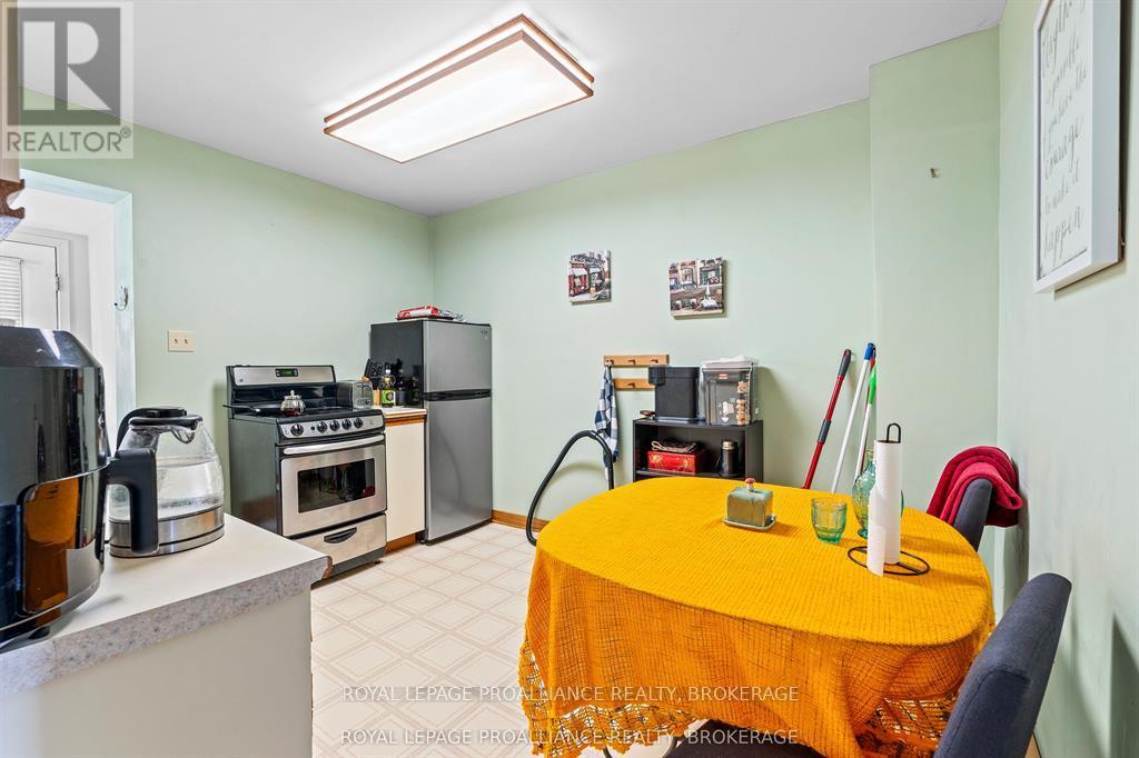 274 WELLINGTON STREET - 12