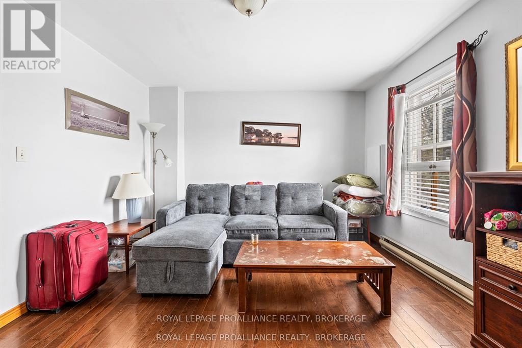 274 WELLINGTON STREET - 13