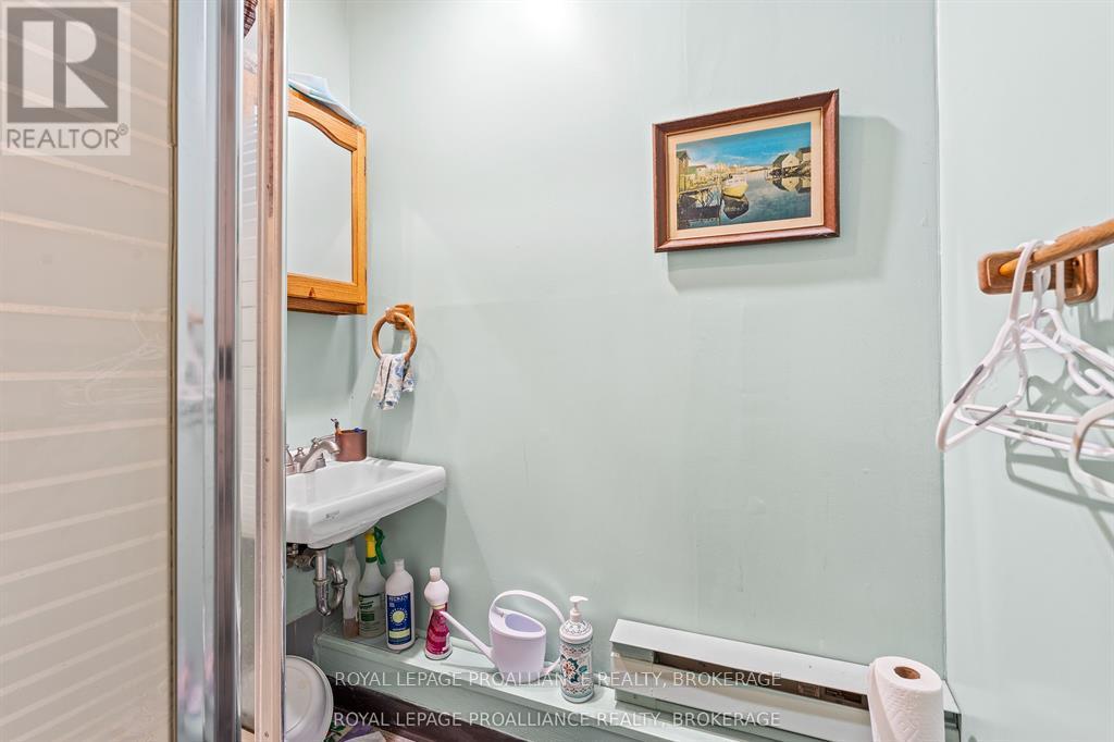 274 WELLINGTON STREET - 8