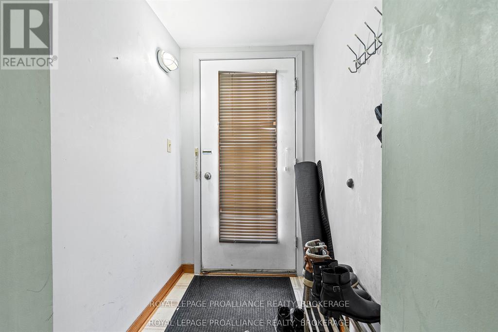 270 WELLINGTON STREET - 12