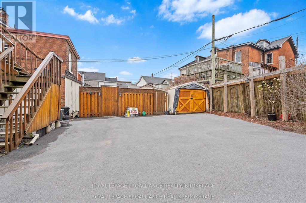 270 WELLINGTON STREET - 17