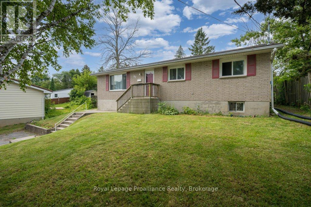 92 WALLBRIDGE CRESCENT - 1
