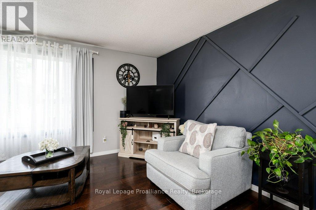 92 WALLBRIDGE CRESCENT - 10