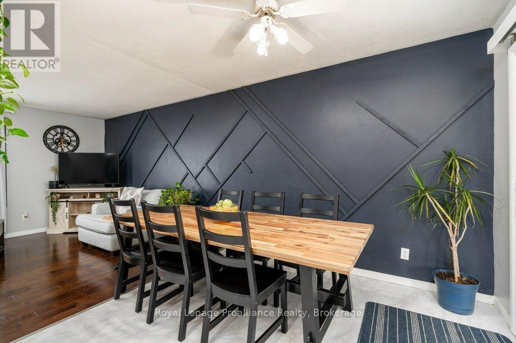 92 WALLBRIDGE CRESCENT - 12