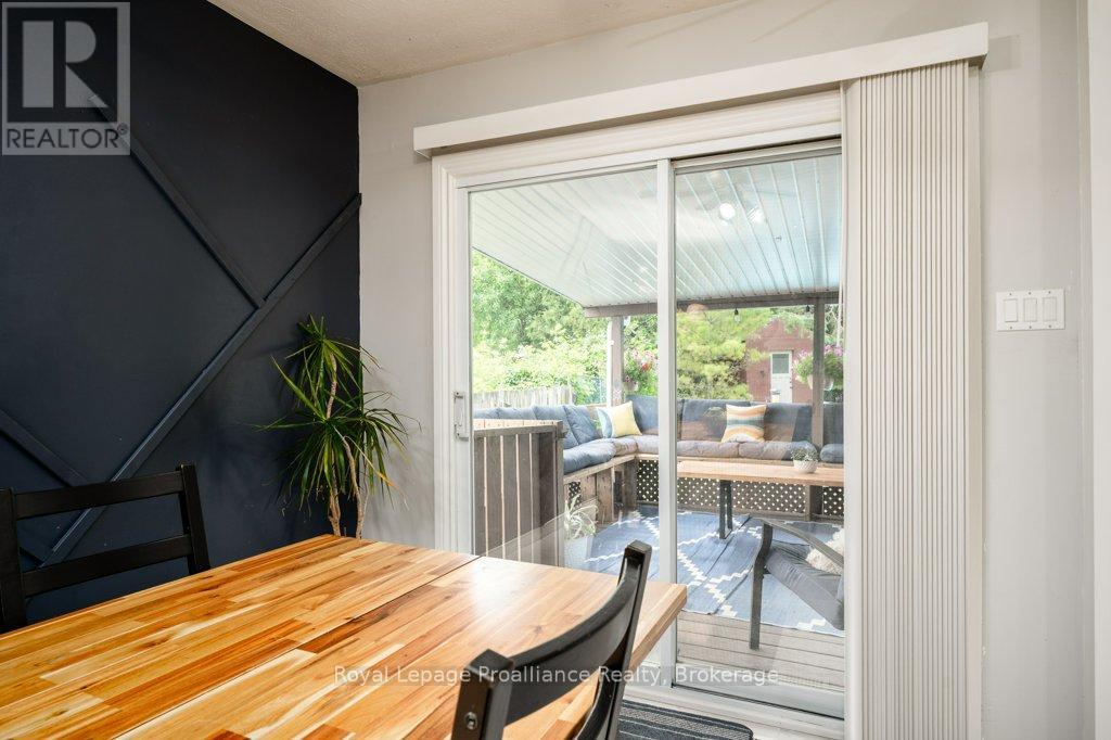 92 WALLBRIDGE CRESCENT - 13
