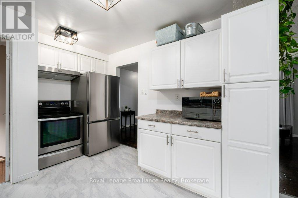 92 WALLBRIDGE CRESCENT - 15