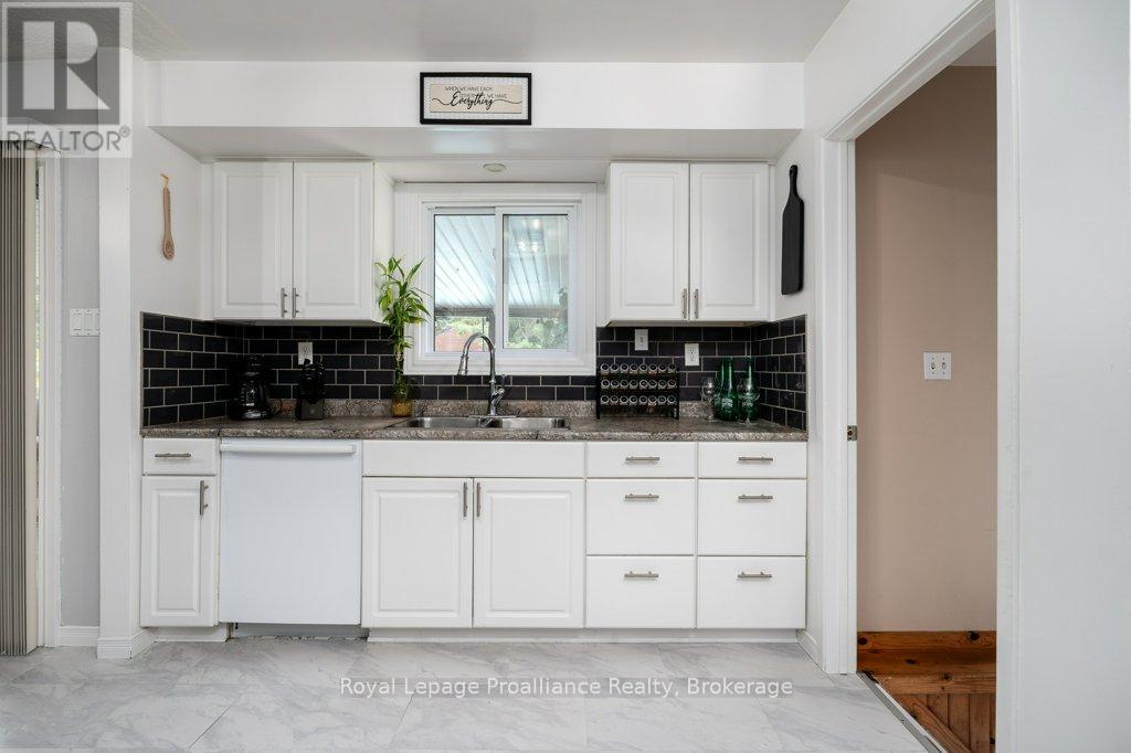 92 WALLBRIDGE CRESCENT - 16