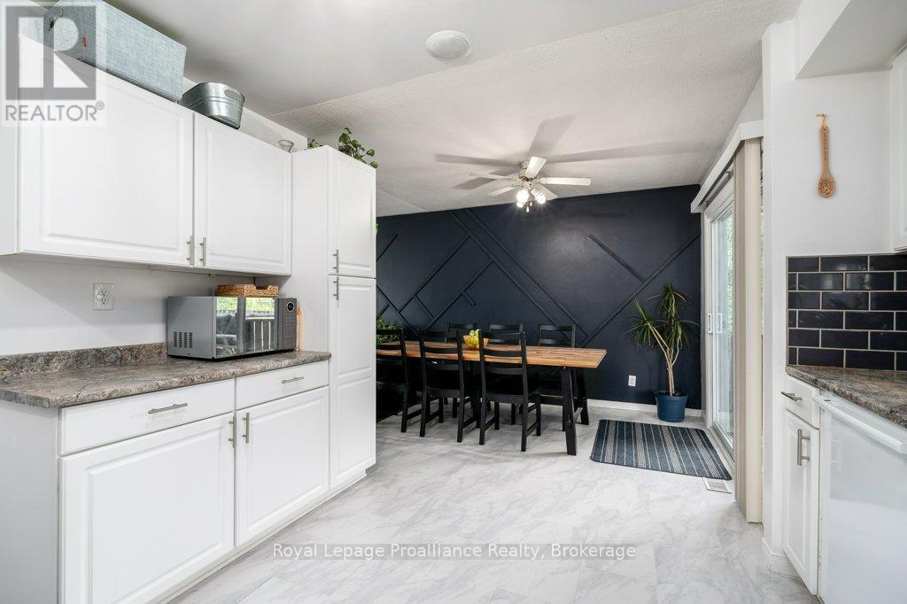 92 WALLBRIDGE CRESCENT - 17
