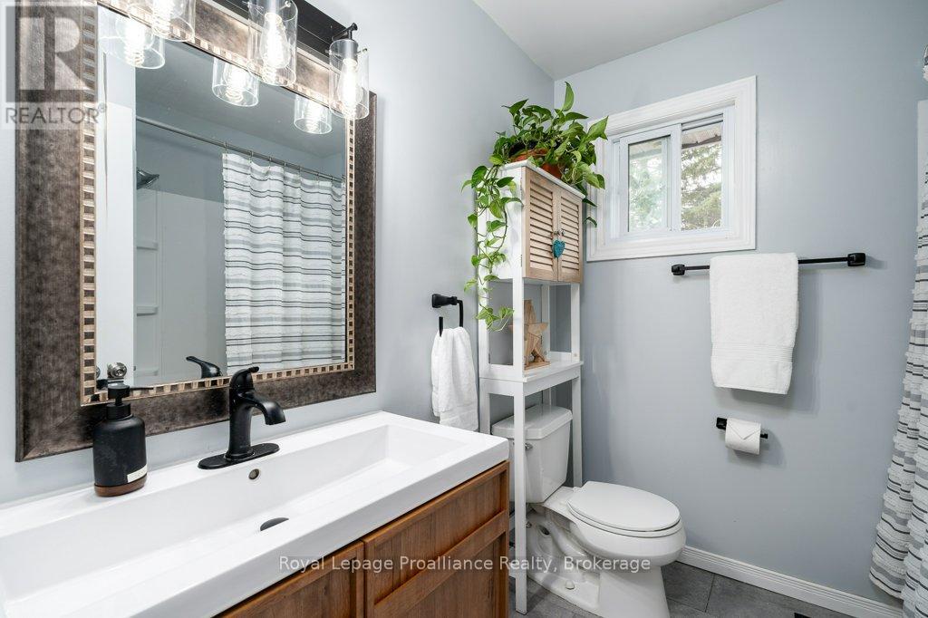 92 WALLBRIDGE CRESCENT - 19