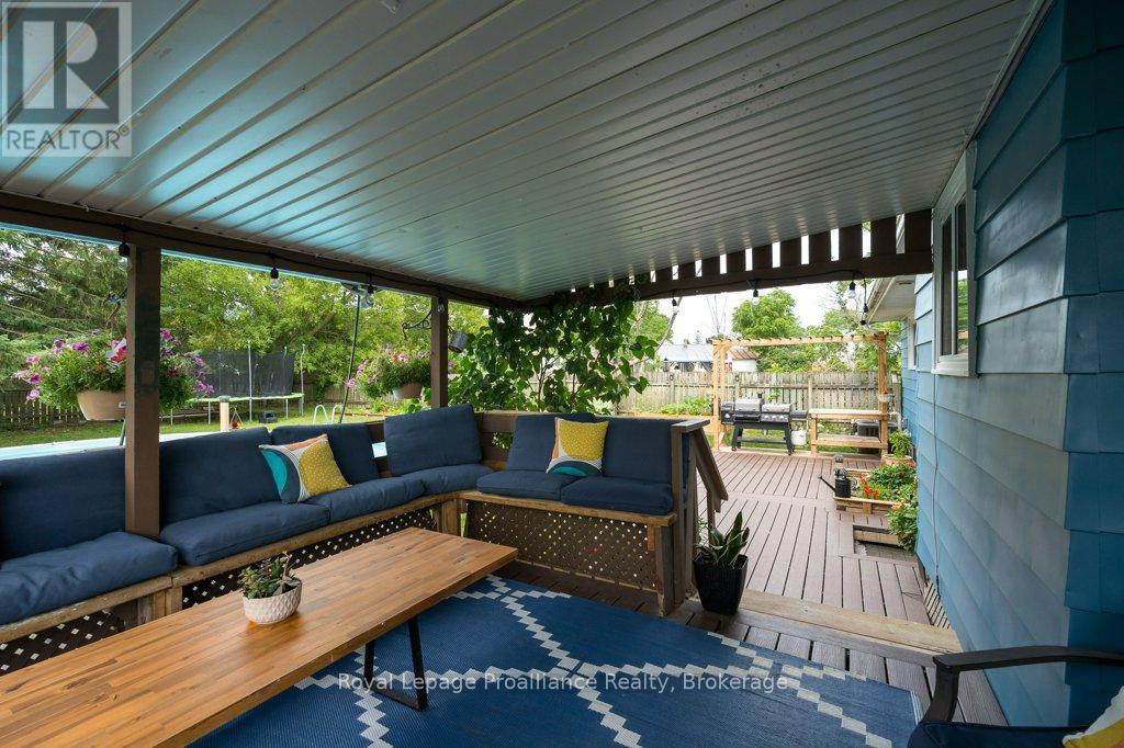 92 WALLBRIDGE CRESCENT - 2