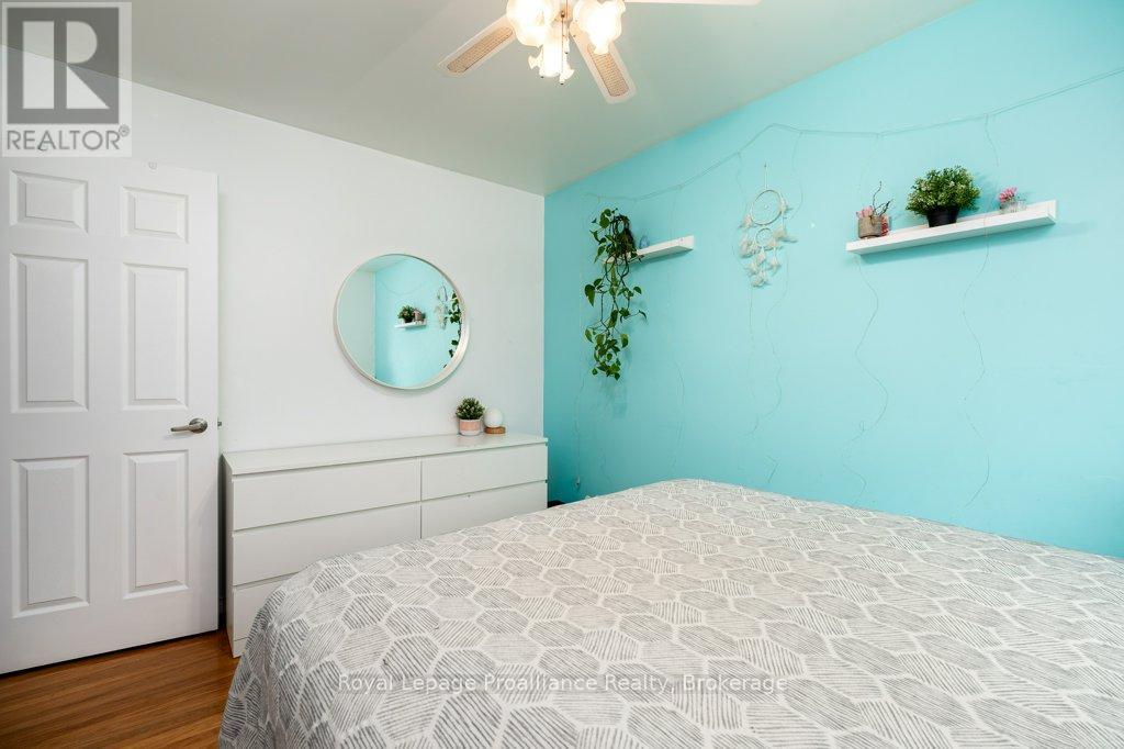 92 WALLBRIDGE CRESCENT - 24