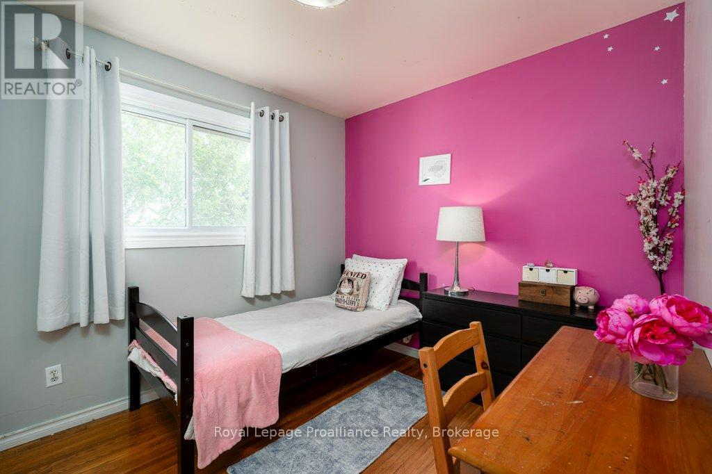 92 WALLBRIDGE CRESCENT - 25