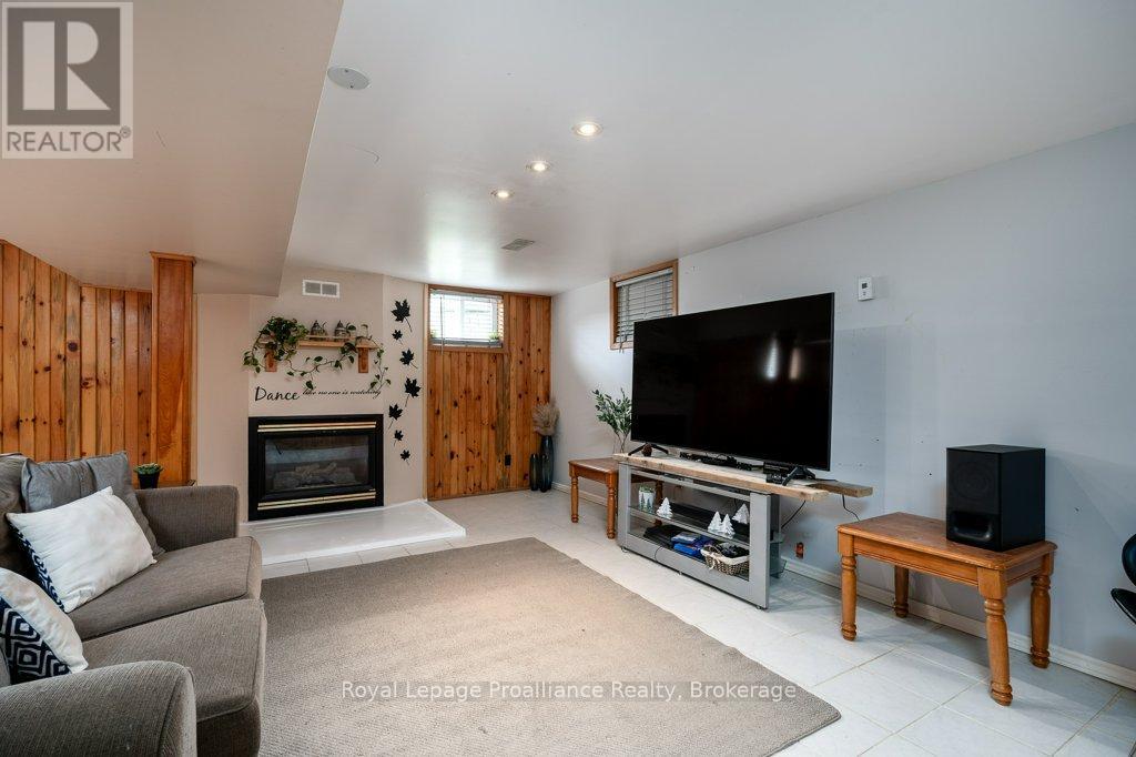 92 WALLBRIDGE CRESCENT - 27