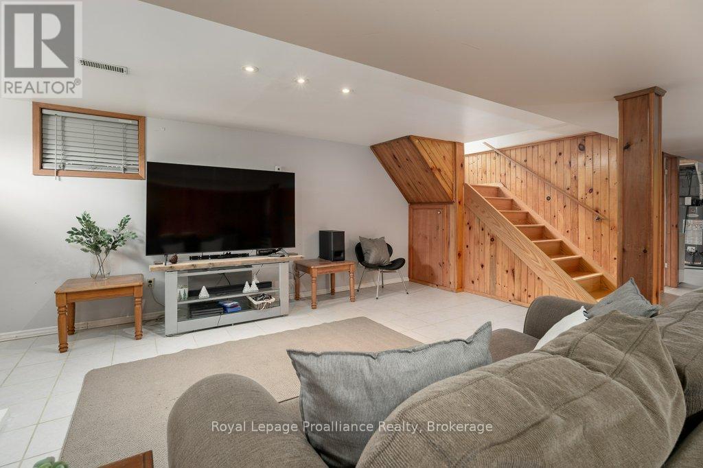 92 WALLBRIDGE CRESCENT - 29