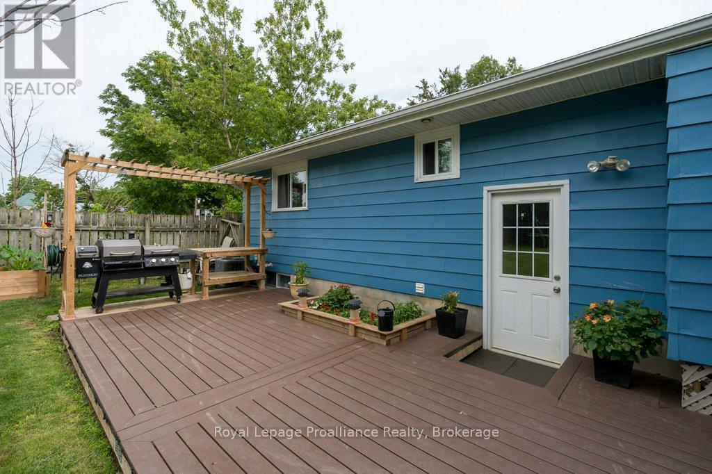92 WALLBRIDGE CRESCENT - 3