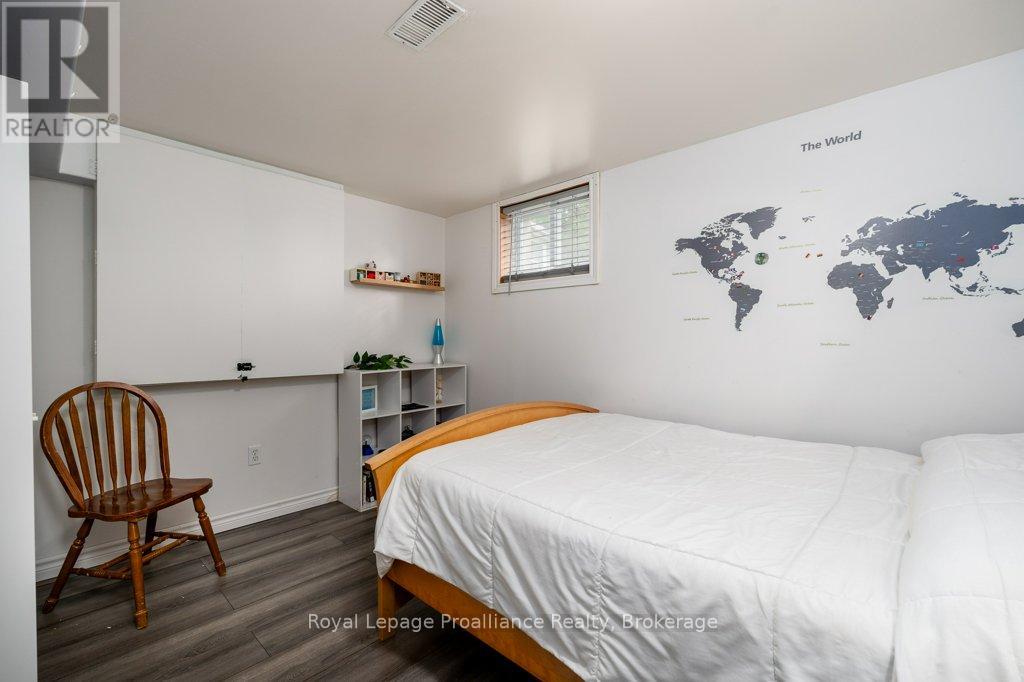 92 WALLBRIDGE CRESCENT - 31