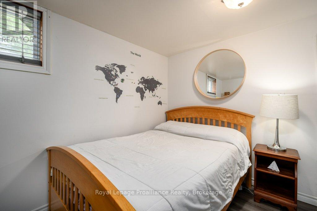 92 WALLBRIDGE CRESCENT - 32