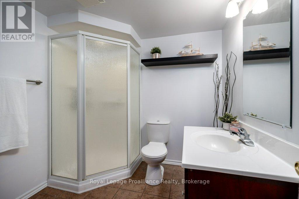 92 WALLBRIDGE CRESCENT - 33