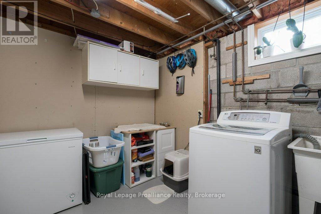 92 WALLBRIDGE CRESCENT - 35