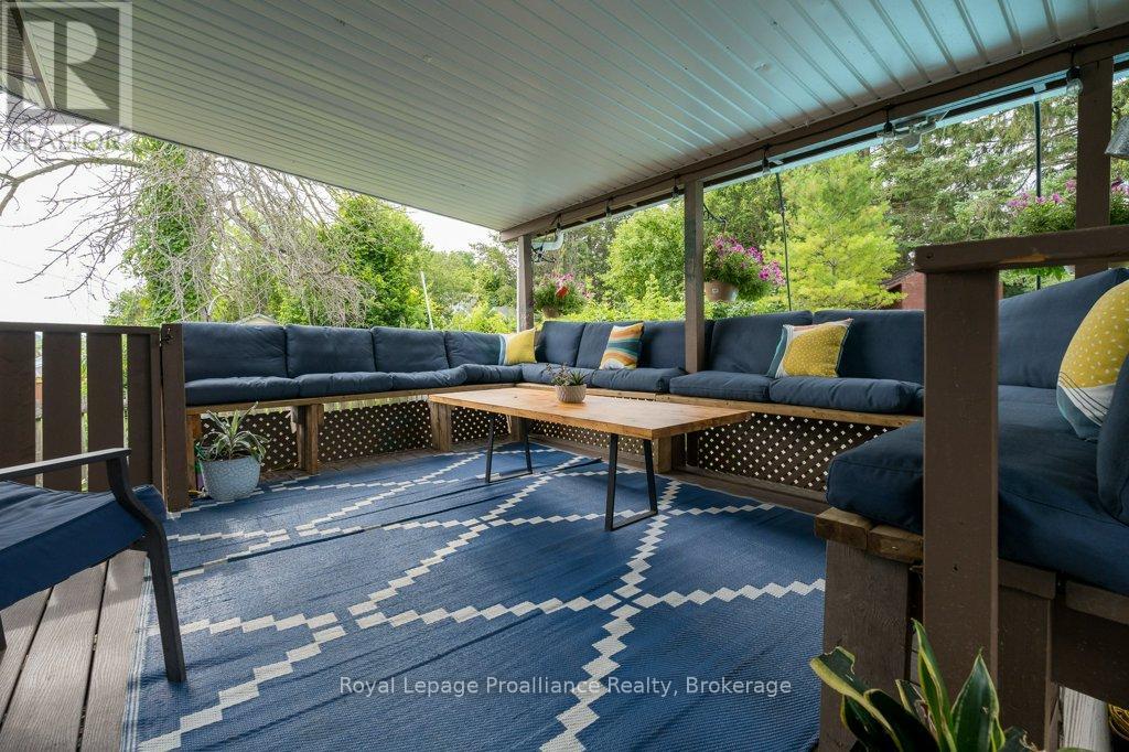 92 WALLBRIDGE CRESCENT - 36