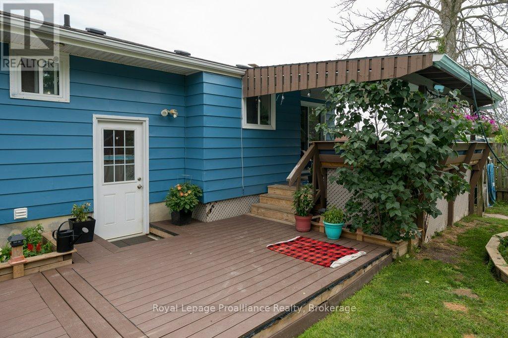 92 WALLBRIDGE CRESCENT - 37