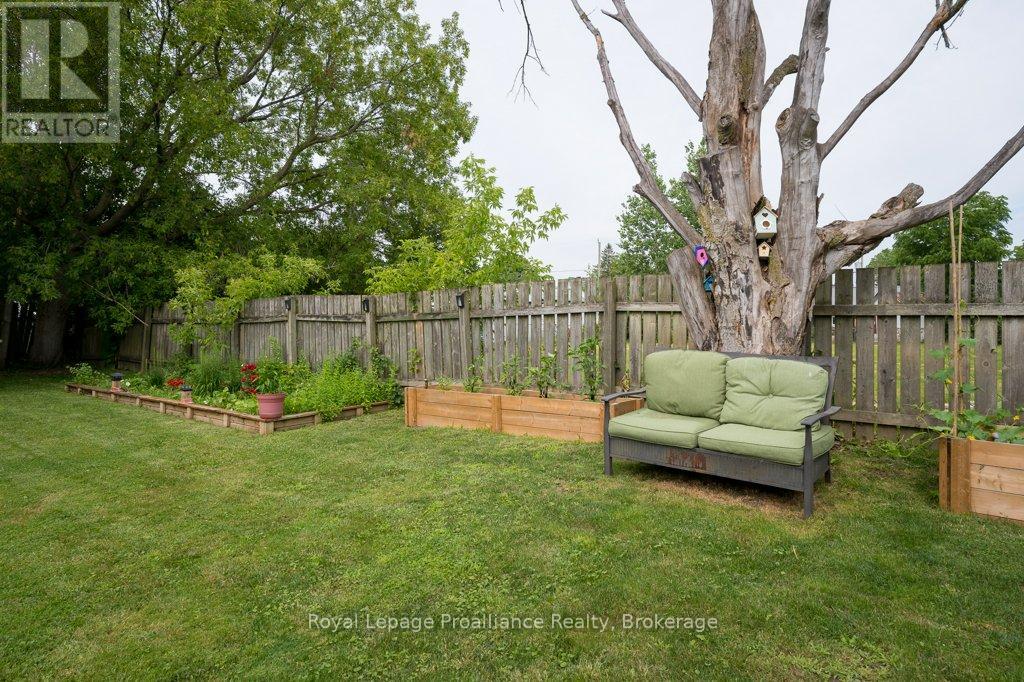 92 WALLBRIDGE CRESCENT - 39