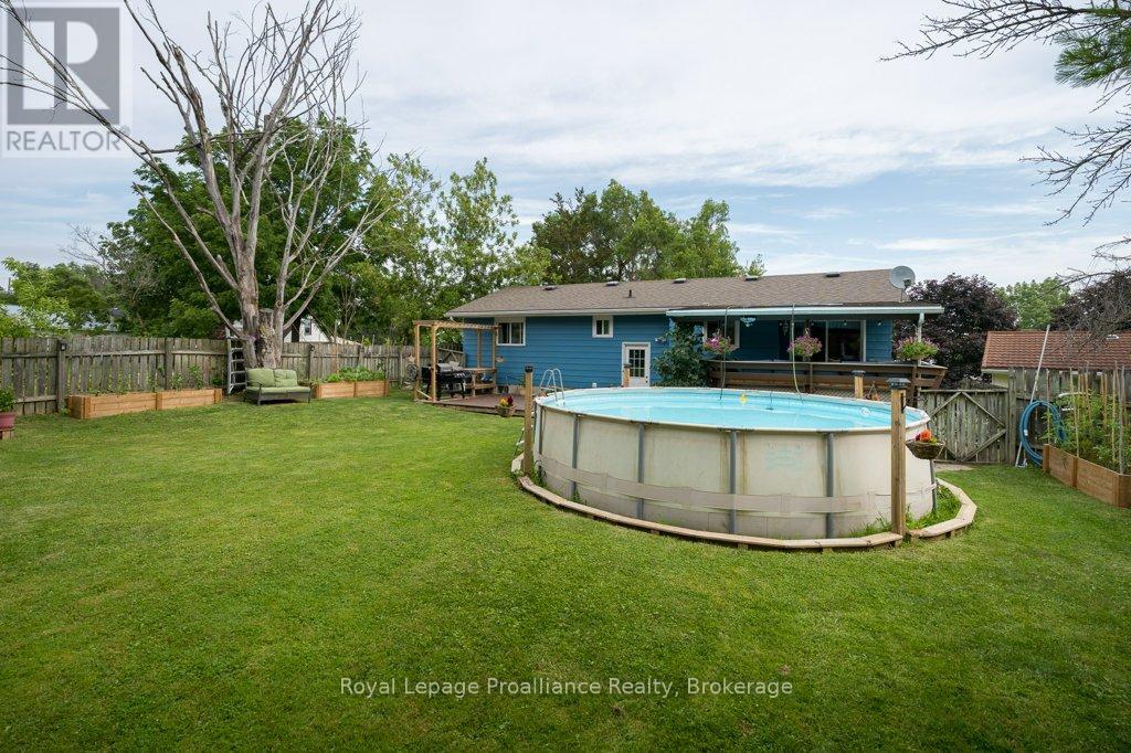92 WALLBRIDGE CRESCENT - 4