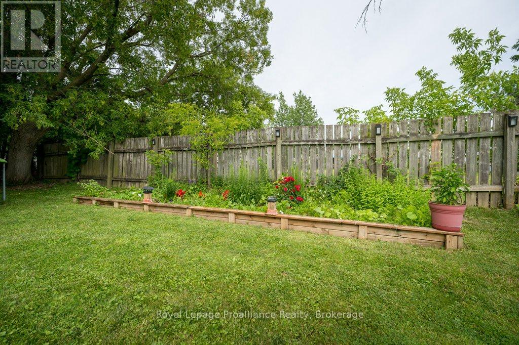 92 WALLBRIDGE CRESCENT - 40