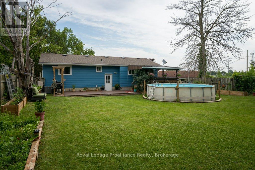 92 WALLBRIDGE CRESCENT - 41