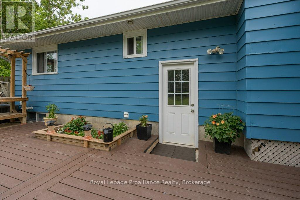 92 WALLBRIDGE CRESCENT - 43