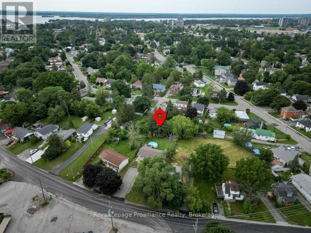 92 WALLBRIDGE CRESCENT - 44