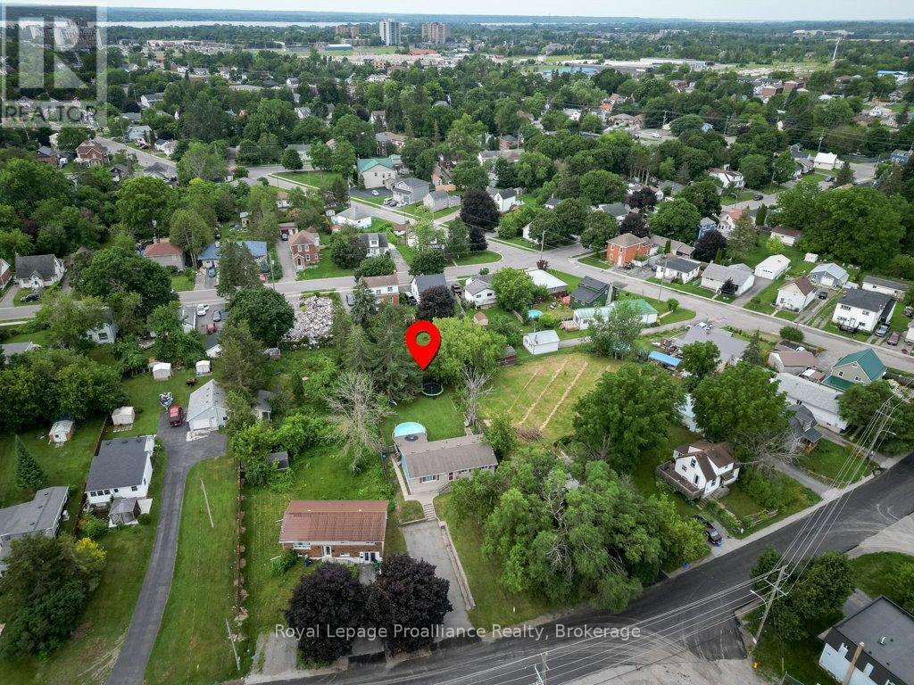 92 WALLBRIDGE CRESCENT - 46