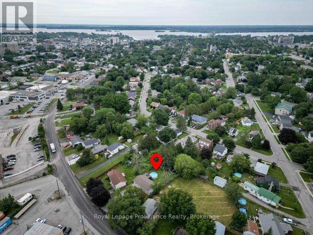 92 WALLBRIDGE CRESCENT - 48