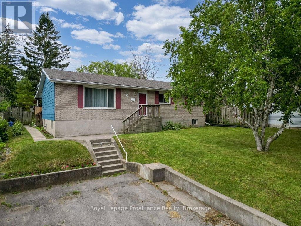 92 WALLBRIDGE CRESCENT - 6