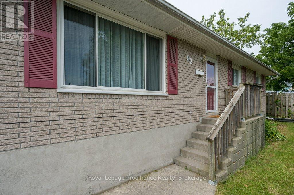 92 WALLBRIDGE CRESCENT - 7