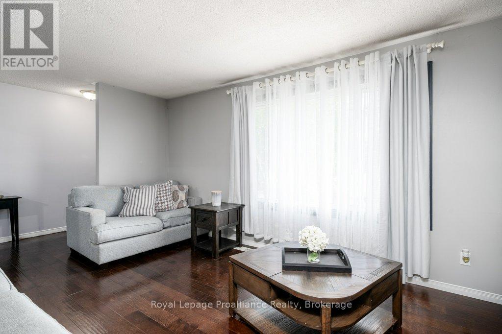 92 WALLBRIDGE CRESCENT - 9