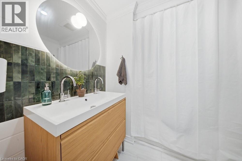 36 OAK Street - Image 23