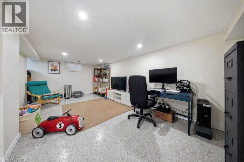 36 OAK Street - Image 24