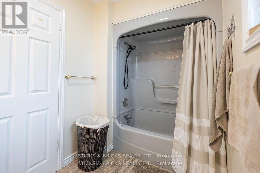 8238 LEXINGTON COURT - 16