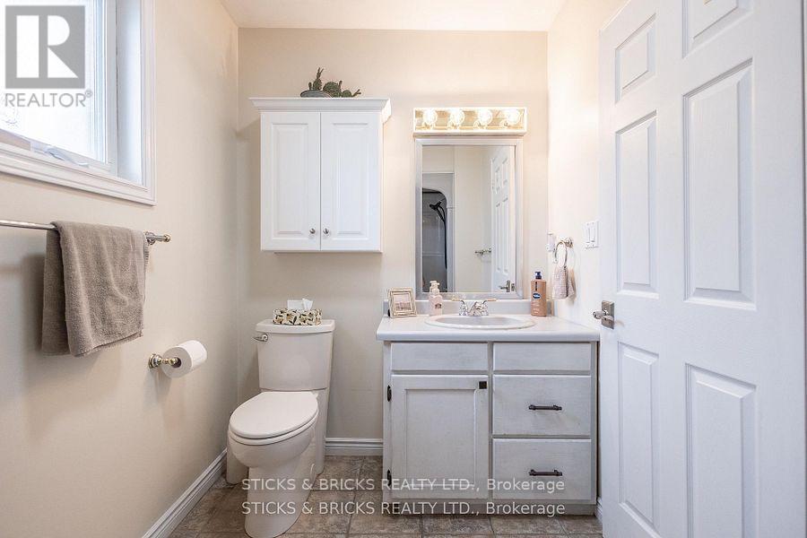 8238 LEXINGTON COURT - 17