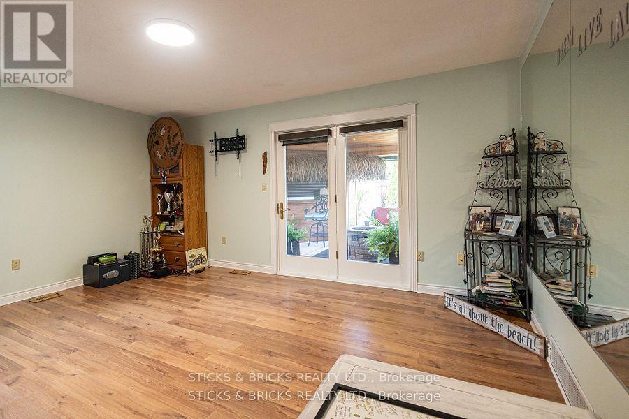 8238 LEXINGTON COURT - 19
