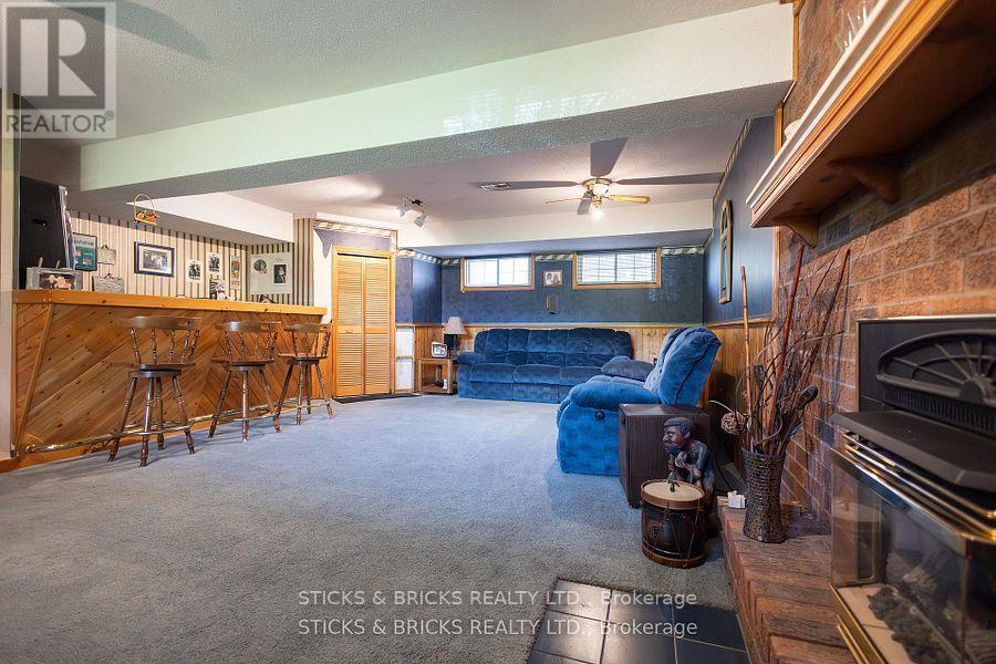 8238 LEXINGTON COURT - 21