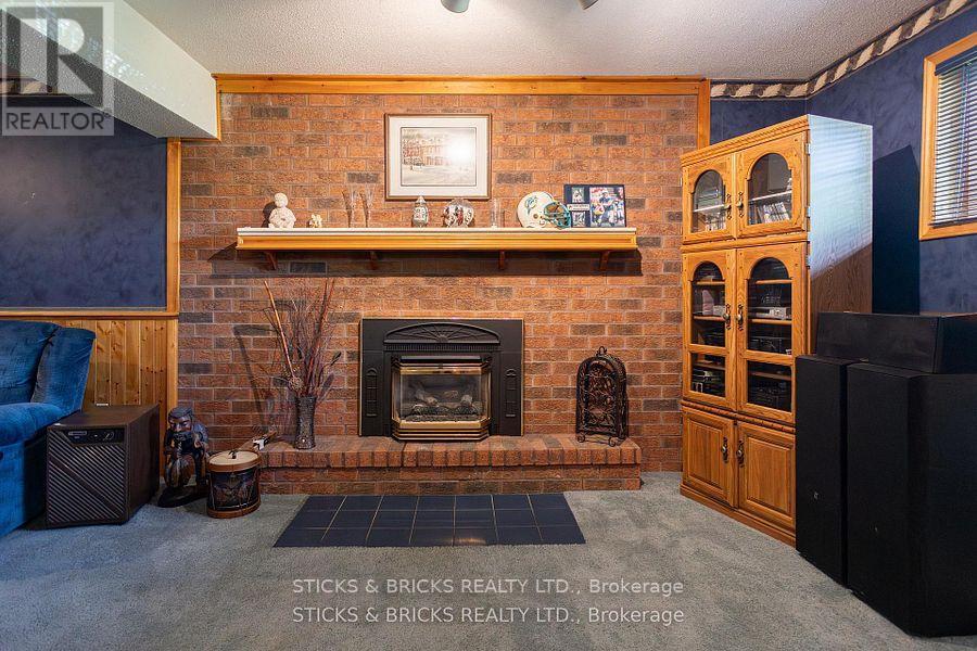 8238 LEXINGTON COURT - 22