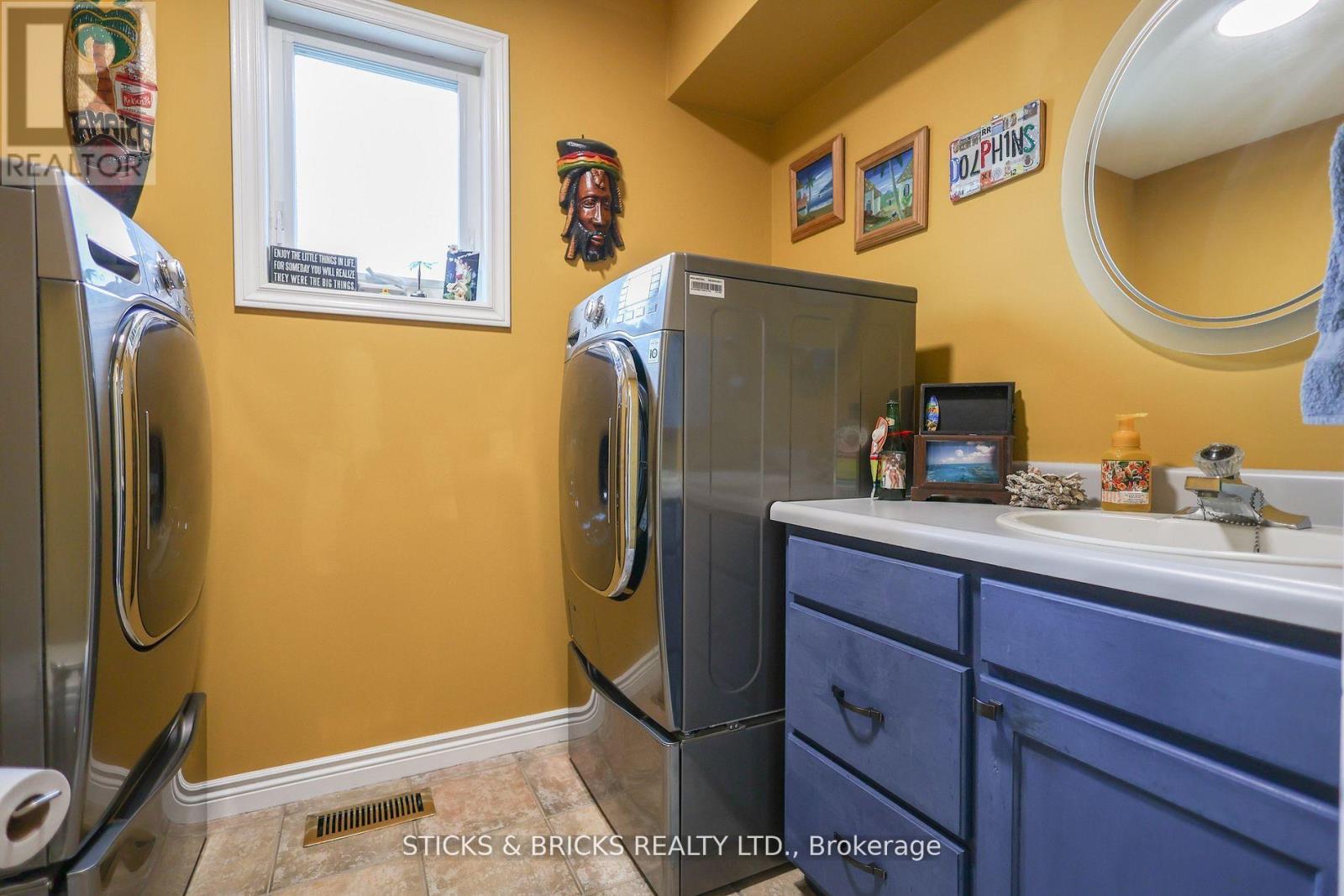 8238 LEXINGTON COURT - 24