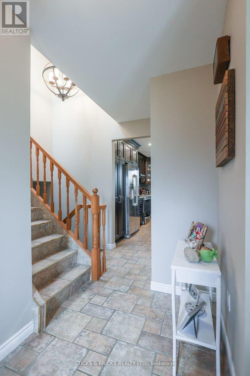 8238 LEXINGTON COURT - 3