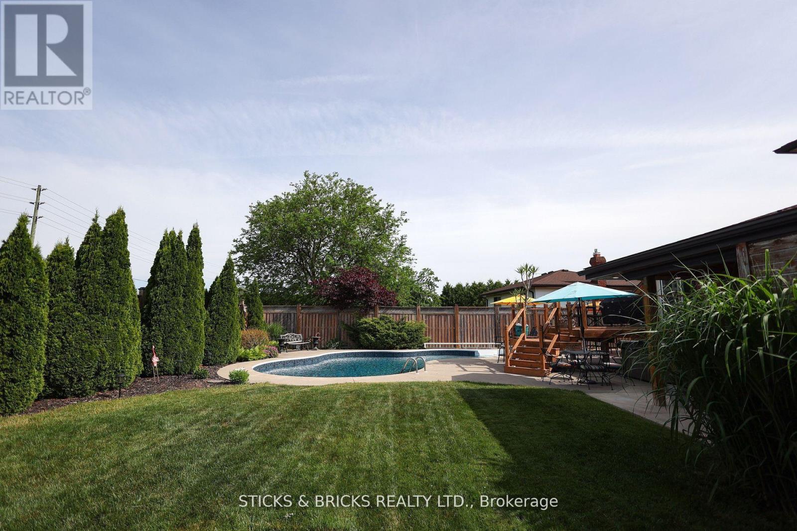 8238 LEXINGTON COURT - 33