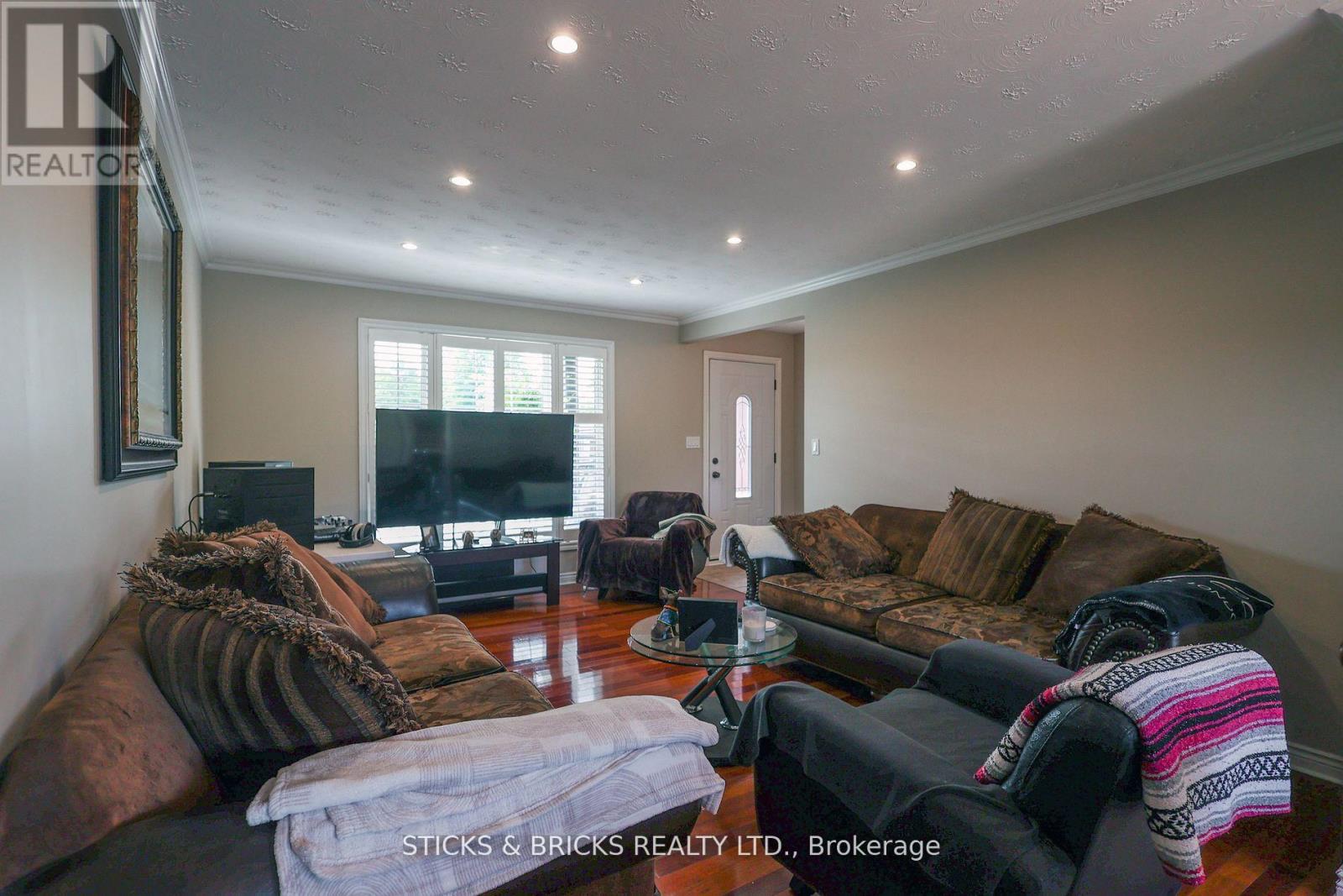8238 LEXINGTON COURT - 5