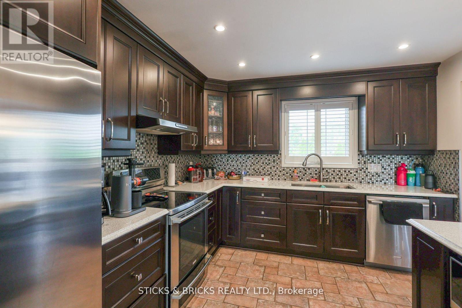 8238 LEXINGTON COURT - 6
